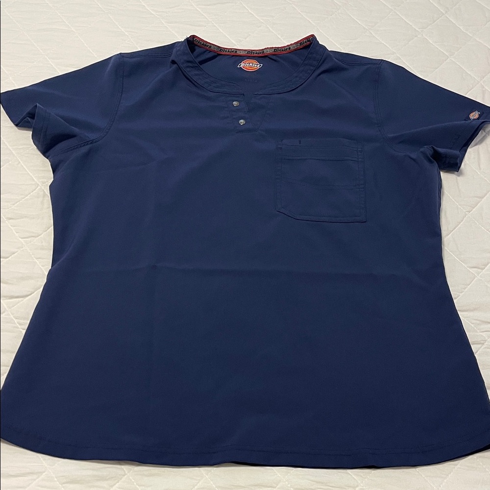 ✨3-piece navy scrub set + jacket ✨